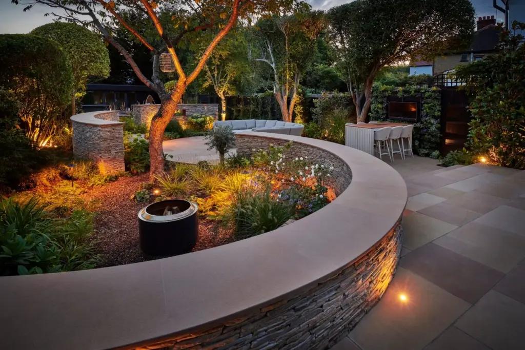 Buckhurst Hill — curved walls firepit