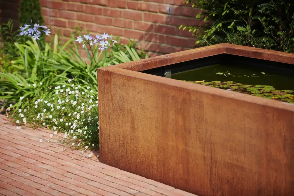 Paving detail showing material quality in a Refined build