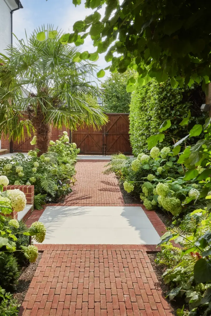 Planting design by Refined Landscapes