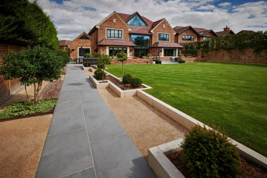 The Manor Promenade — pathway wide