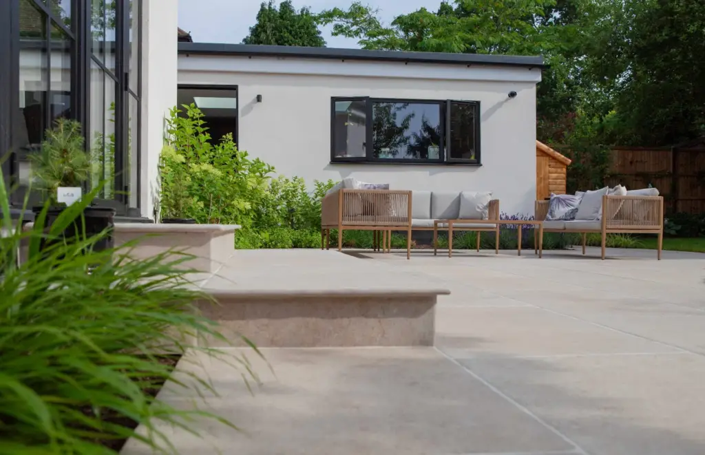 The Curved Lawn — 5
