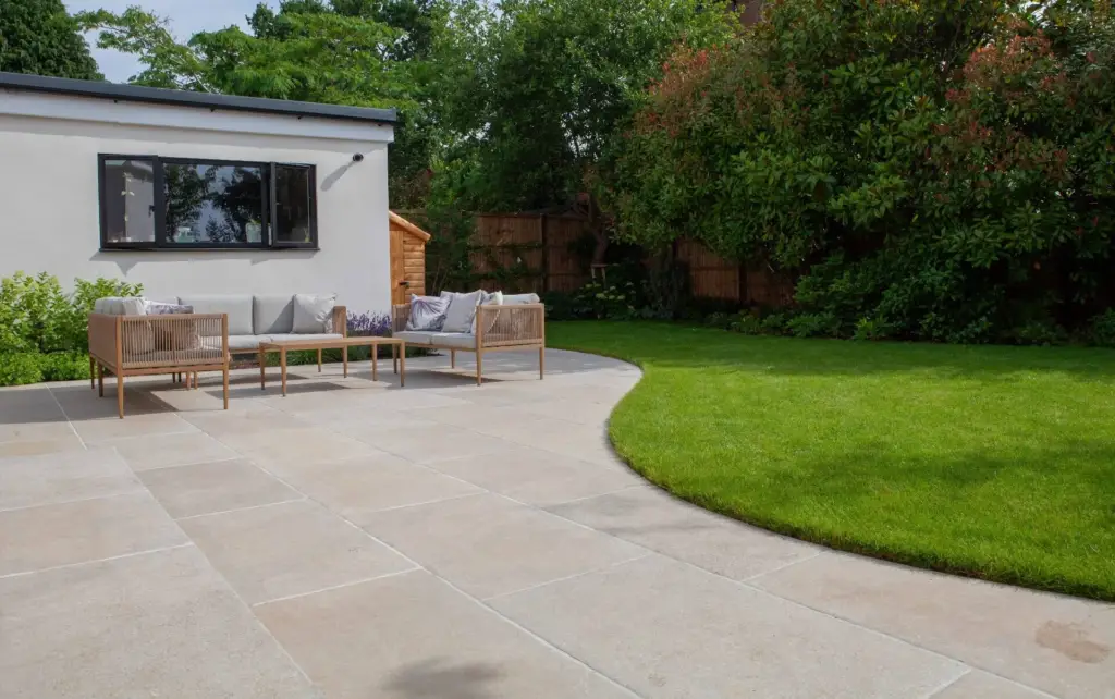 The Curved Lawn — 3